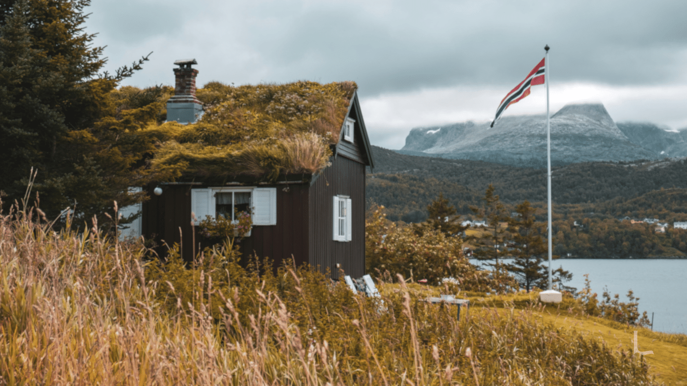 Bilde av en hytte i den norske fjellheimen.