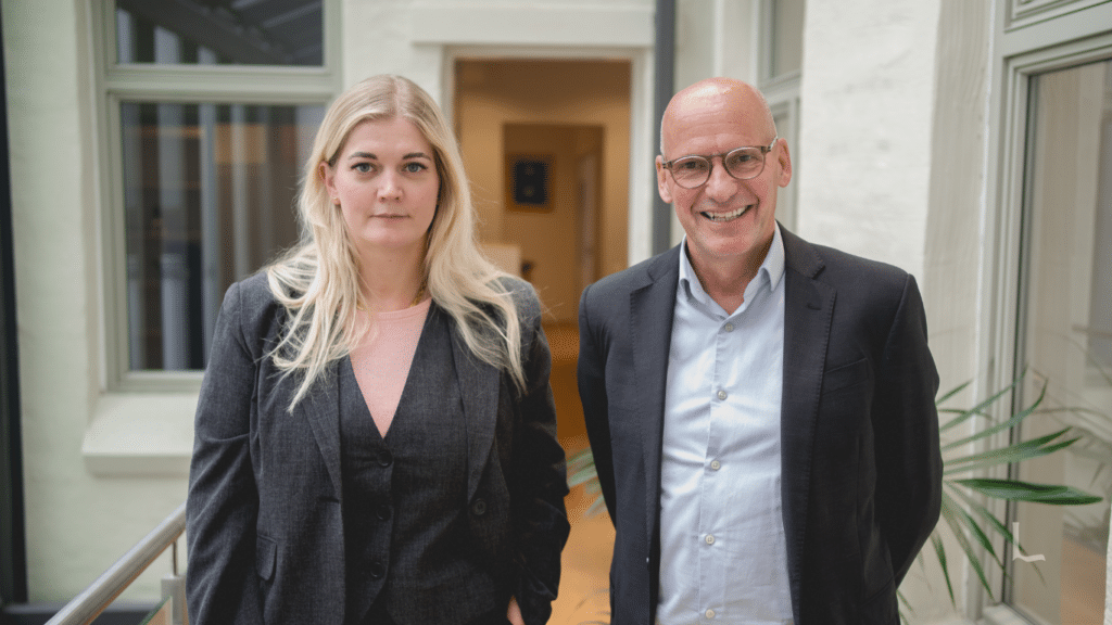 Vanlige spørsmål

Hva er en krevende situasjon i en virksomhet
Det kan være konflikter, nedbemanning, driftsstans eller hendelser som påvirker ansatte, drift eller omdømme.

Når bør man involvere advokat
Når situasjonen utvikler seg og det er usikkerhet rundt handlingsrom eller risiko.

Hvordan beskytte omdømmet i en krise
Ved å håndtere situasjonen strukturert, ta beslutninger tidlig og sikre tydelig oppfølging.